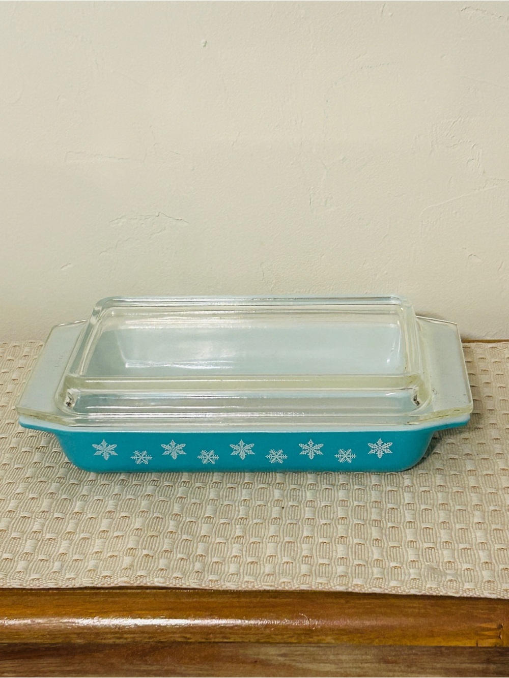 Retro Turquoise Snowflake Bake Dish with Clear Lid